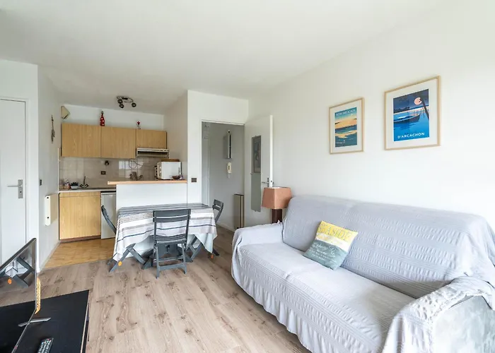 Proche & Casino Avec Balcon Et Parking Prive, - Fr-1-319-110