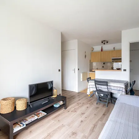 Proche & Casino Avec Balcon Et Parking Prive, - Fr-1-319-110 *