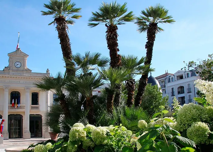 Апартаменти Proche & Casino Avec Balcon Et Parking Prive, - Fr-1-319-110 *